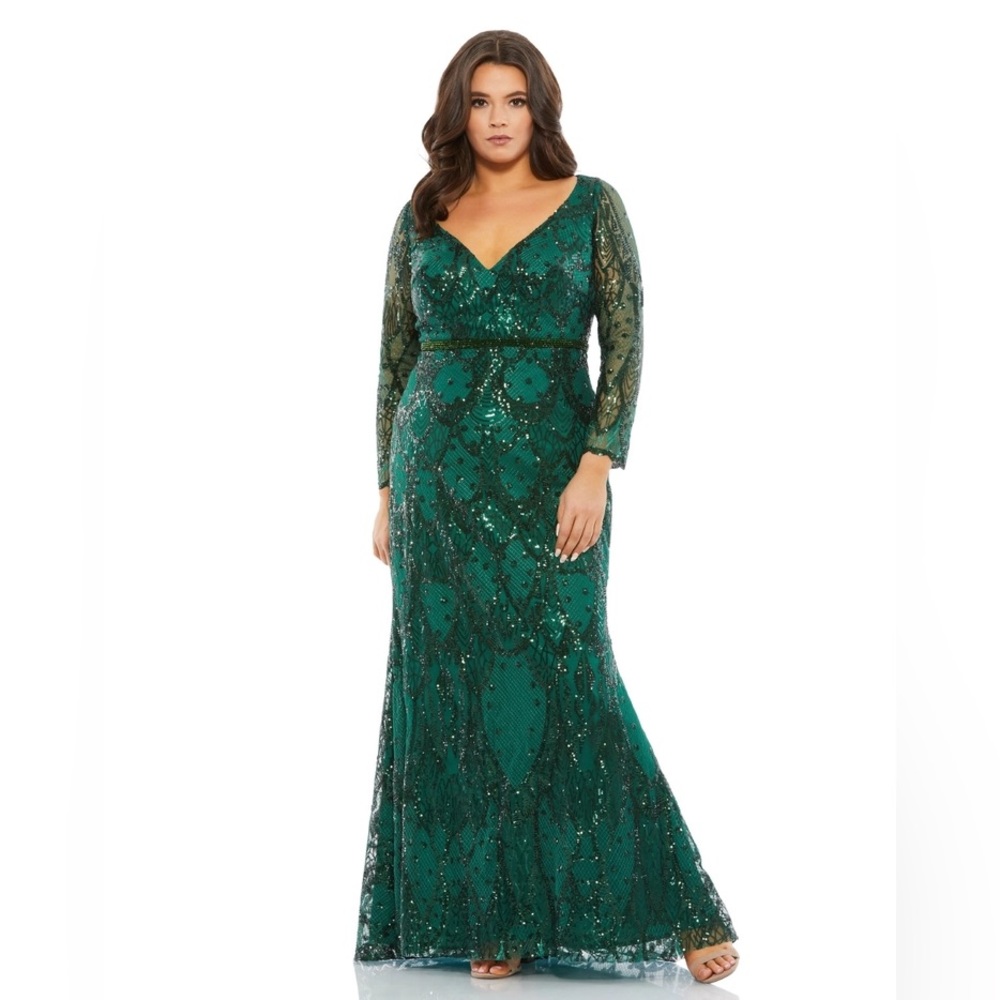 $450 OBO

Mac Duggal Plus Size Sequin Lace V-Neck Long Sleeve, Deep Green, 22W